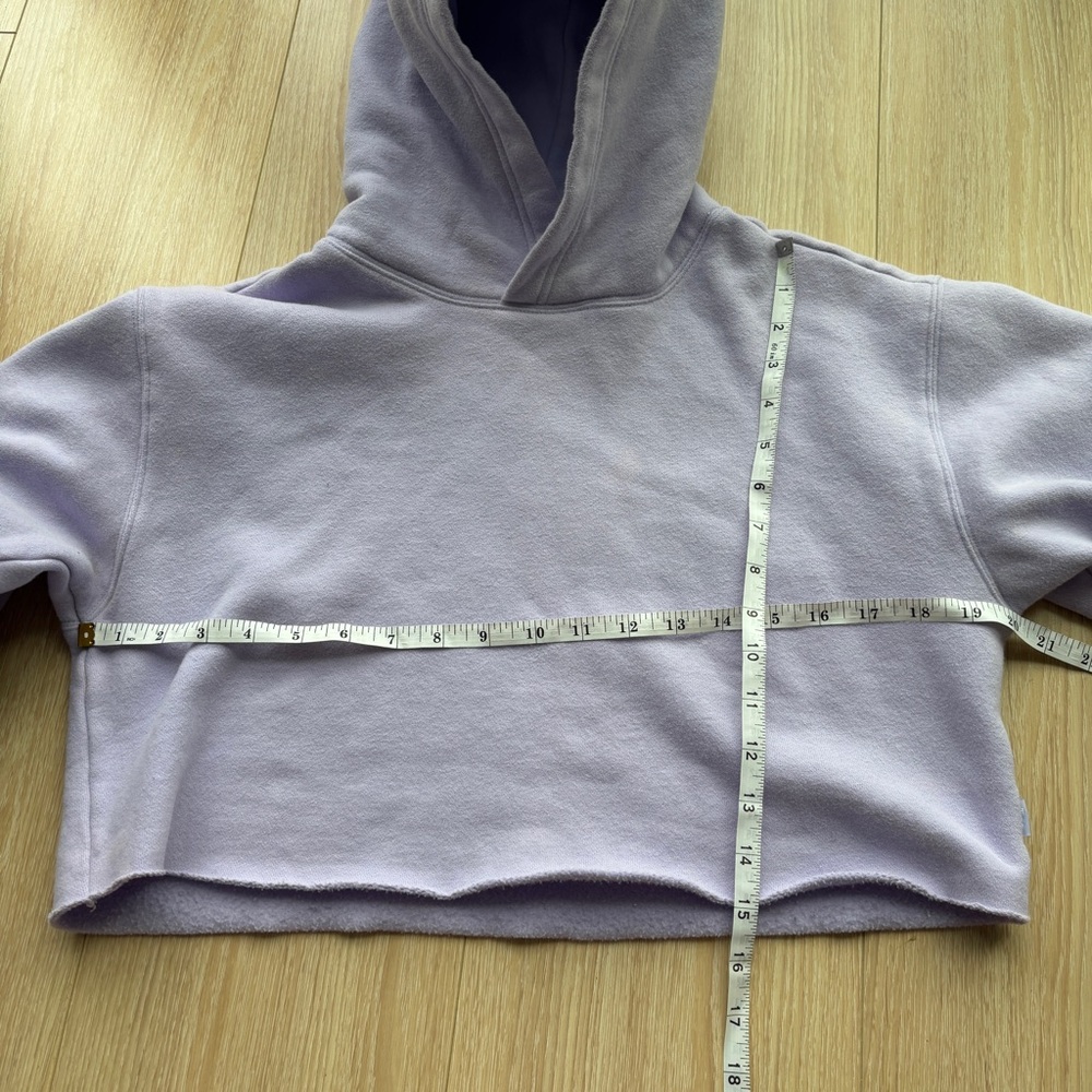 Aritzia TNA the perfect crop hoodie pale violet cropped pullover sweater size S - Picture 8 of 9